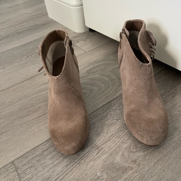 Tahari Beige Booties - Picture 3 of 3